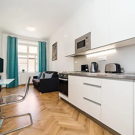 Newly Renovated 1-bed At Charles Bridge شقة *