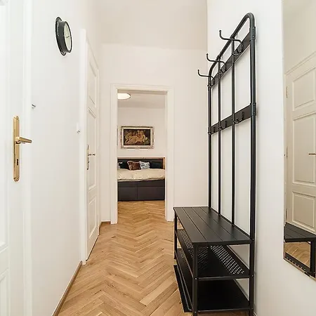 شقة Newly Renovated 1-bed At Charles Bridge براغ