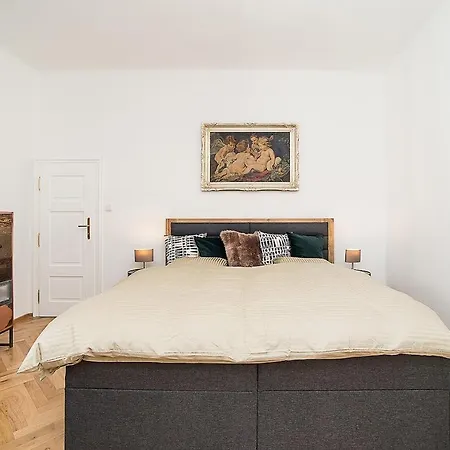 Appartement Newly Renovated 1-bed At Charles Bridge Praag