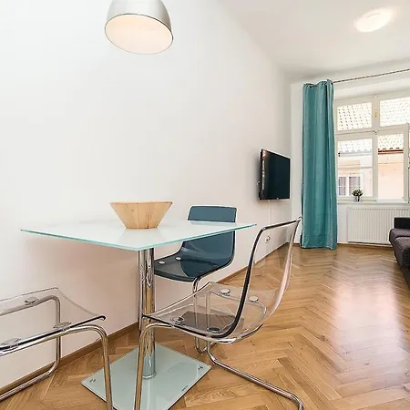Newly Renovated 1-bed At Charles Bridge Apartamento *