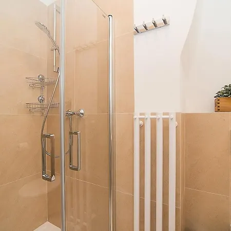 Newly Renovated 1-bed At Charles Bridge Praag